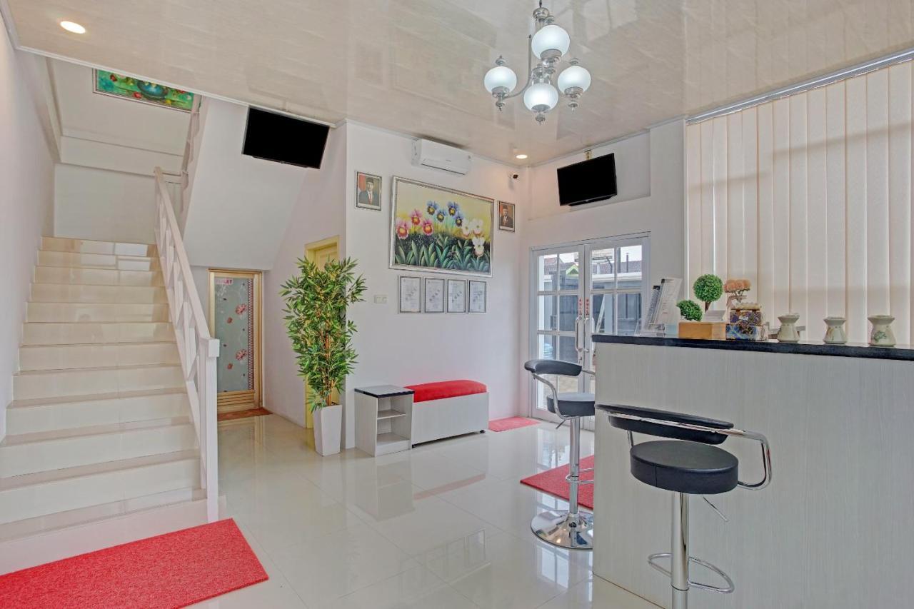 Oyo 90404 Pringombo Homestay 2 Syariah Бандар-Лампунг Экстерьер фото