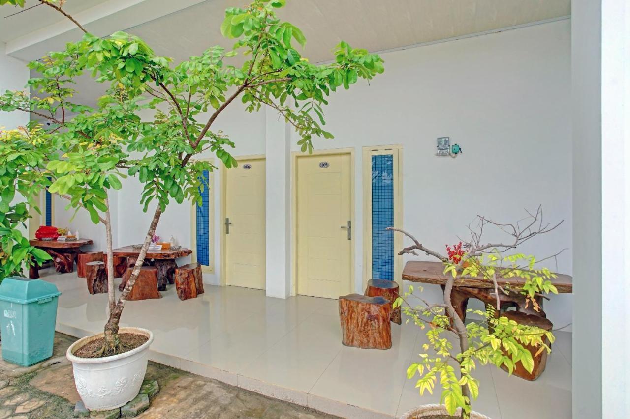 Oyo 90404 Pringombo Homestay 2 Syariah Бандар-Лампунг Экстерьер фото