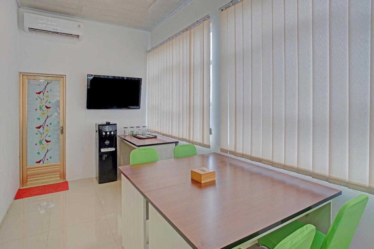 Oyo 90404 Pringombo Homestay 2 Syariah Бандар-Лампунг Экстерьер фото