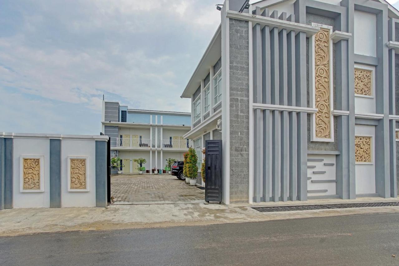 Oyo 90404 Pringombo Homestay 2 Syariah Бандар-Лампунг Экстерьер фото