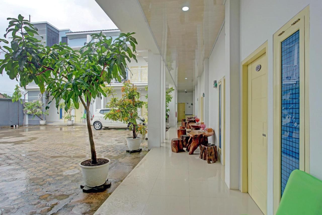 Oyo 90404 Pringombo Homestay 2 Syariah Бандар-Лампунг Экстерьер фото