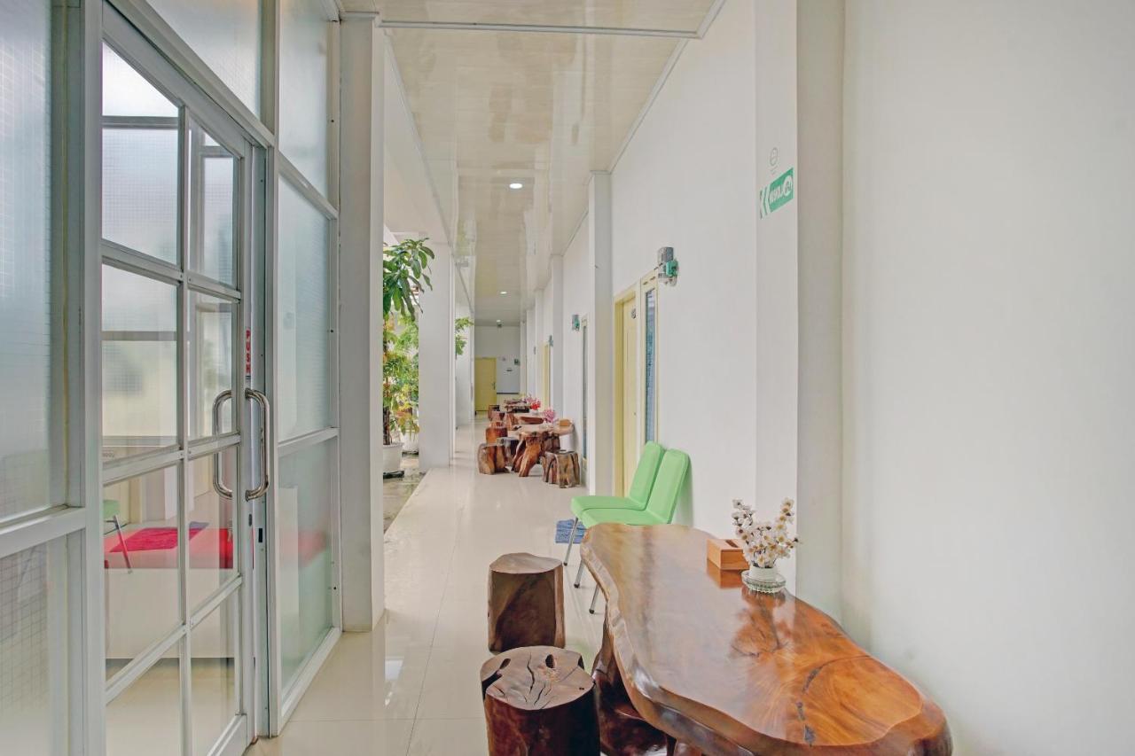 Oyo 90404 Pringombo Homestay 2 Syariah Бандар-Лампунг Экстерьер фото