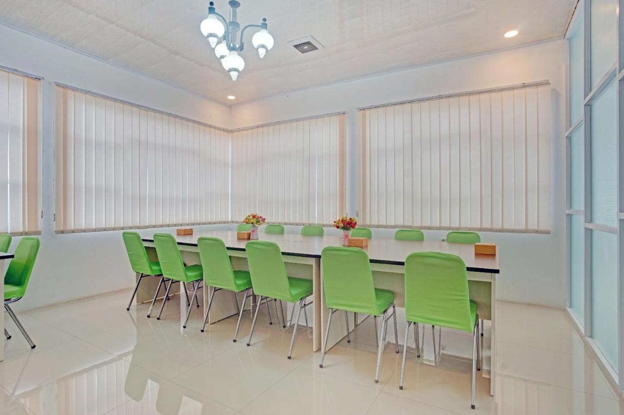 Oyo 90404 Pringombo Homestay 2 Syariah Бандар-Лампунг Экстерьер фото
