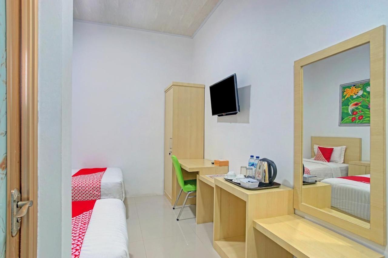 Oyo 90404 Pringombo Homestay 2 Syariah Бандар-Лампунг Экстерьер фото